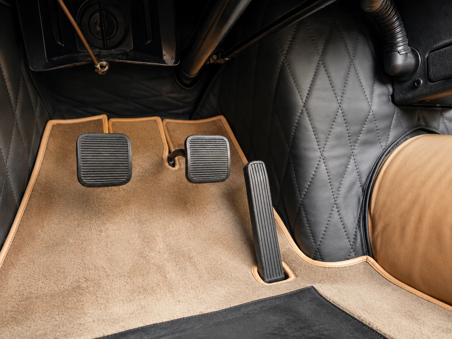 1958 Ferrari 250 GT California Spyder — gallery view 33